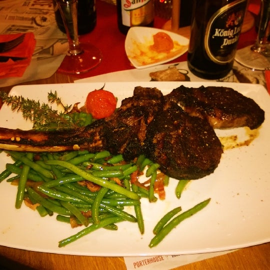 Hier gibts ausgefallene Beef-Cuts wie dieses Tomahawk Steak. Echt spitze...