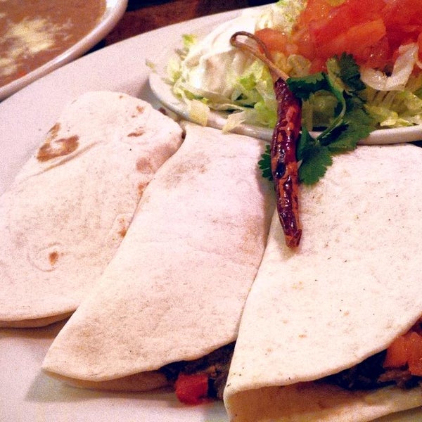 Снимок сделан в La Parrilla Mexican Restaurant пользователем Jordan P. 12/2/2013