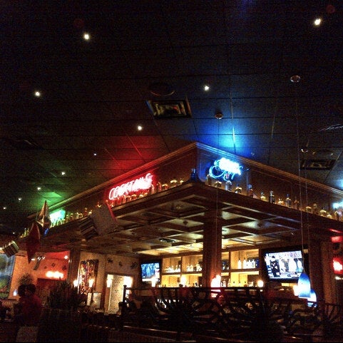 Foto diambil di La Parrilla Mexican Restaurant oleh Jordan P. pada 11/29/2012