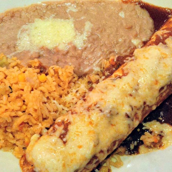 Снимок сделан в La Parrilla Mexican Restaurant пользователем Jordan P. 5/4/2013