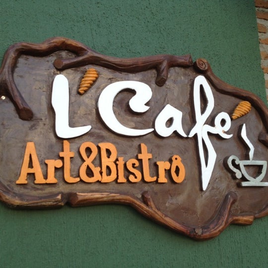 รูปภาพถ่ายที่ L&#39;Café Art&amp;Bistrô โดย Glaucia R. เมื่อ 10/9/2012