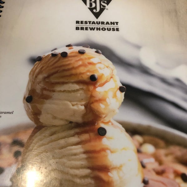 Photo taken at BJ&#39;s Restaurant &amp; Brewhouse by Mark B. on 1/1/2019