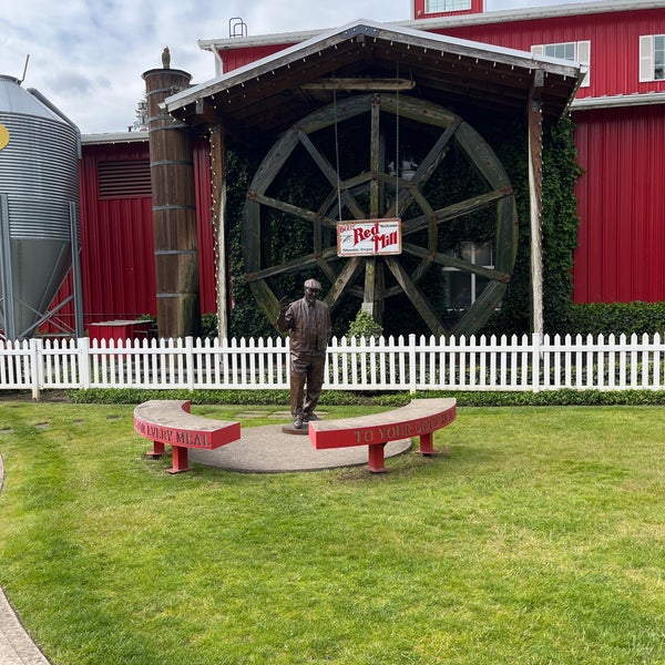 Photo taken at Bob&#39;s Red Mill Whole Grain Store by Mark B. on 5/23/2022