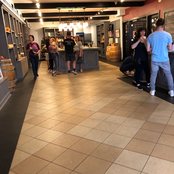 Photo taken at Chaddsford&#39;s Bottle Shop &amp; Tasting Room at Penn&#39;s Purchase by Mark B. on 9/14/2019