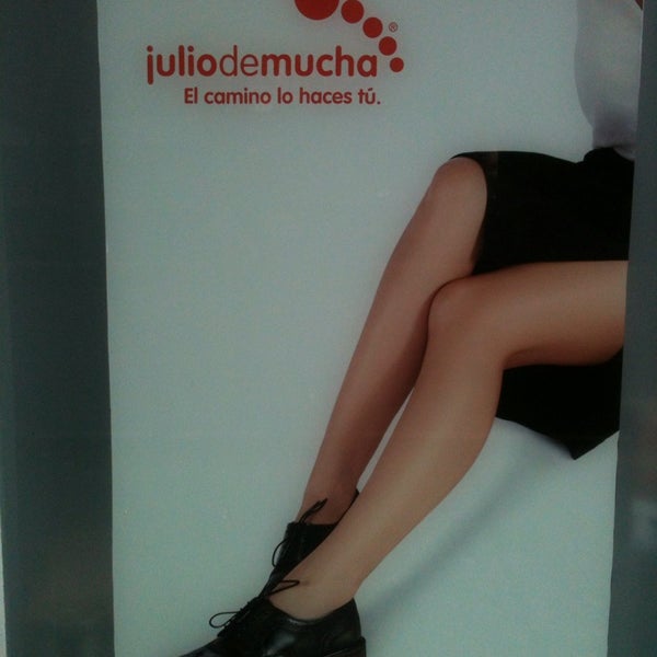 รูปภาพถ่ายที่ ShoeRoom Julio De Mucha โดย Malú G. เมื่อ 8/7/2013