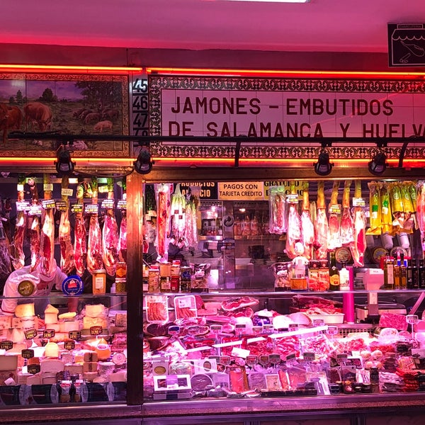 รูปภาพถ่ายที่ Mercado de Antón Martín โดย Vicente เมื่อ 7/3/2018