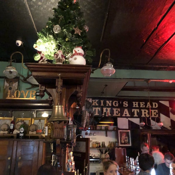 Photo taken at King&#39;s Head Theatre Pub by Vicente on 11/10/2018