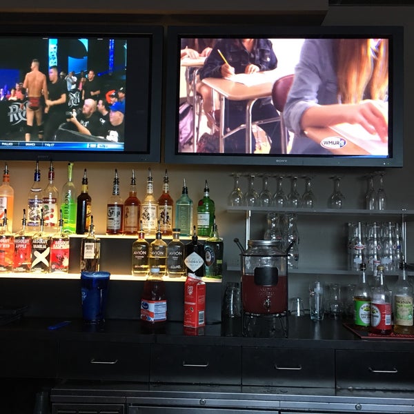 Das Foto wurde bei CBS Scene Restaurant &amp; Bar von Vicente am 7/30/2016 aufgenommen