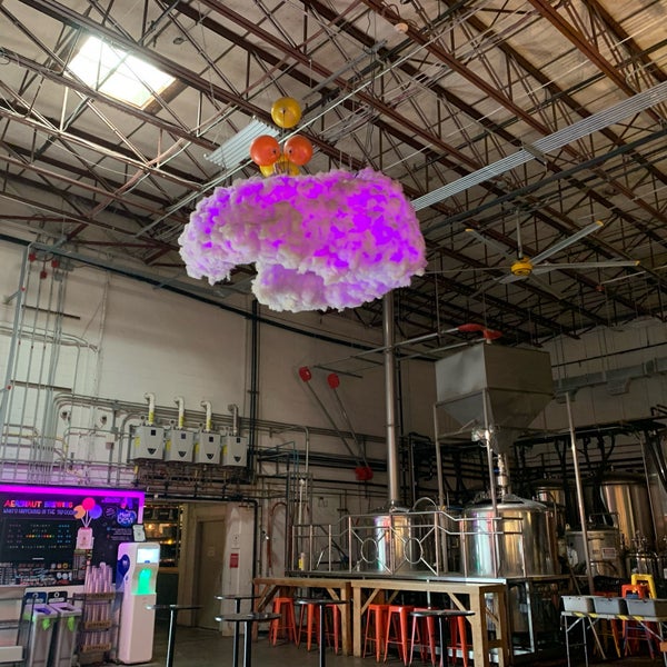 Photo taken at Aeronaut Brewing Company by Vicente on 10/14/2023