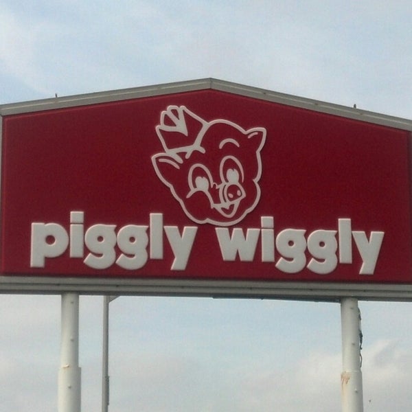 รูปภาพถ่ายที่ Piggly Wiggly โดย Sheri D. เมื่อ 8/24/2013