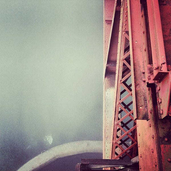 Foto tirada no(a) *CLOSED* Golden Gate Bridge Walking Tour por Andre C. em 10/1/2013