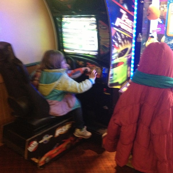 Round Table Pizza 888 Alamo Dr