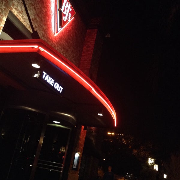 Foto tirada no(a) BJ&#39;s Restaurant &amp; Brewhouse por Nathan em 1/11/2015