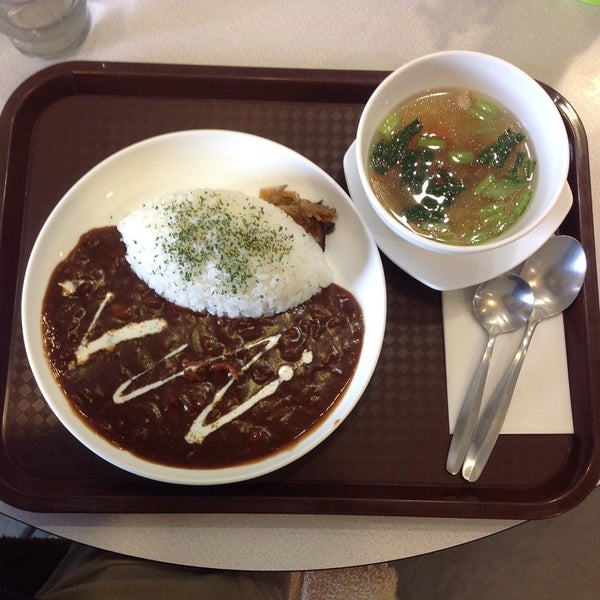 こちらのカフェには、1日10食限定のハヤシライスがあります。美味しいですよ！(ヨーグルト付¥550/日替りスープ付¥600)もちろん、他のメニューも美味しいです。