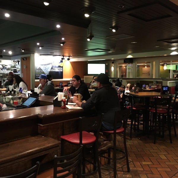 Photo taken at Chili&#39;s Grill &amp; Bar by Andrew T. on 8/3/2018
