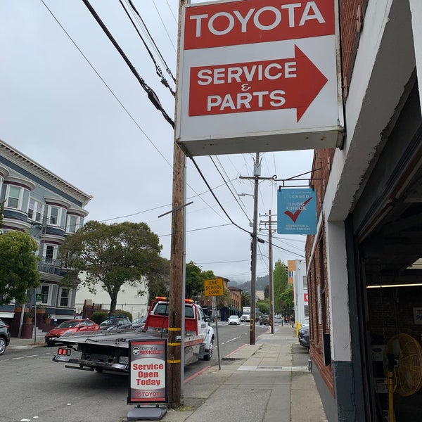 Toyota of Berkeley Car Dealership in Berkeley