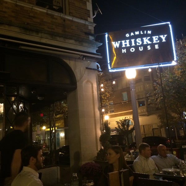 Foto tirada no(a) Gamlin Whiskey House por Andrew T. em 10/22/2015