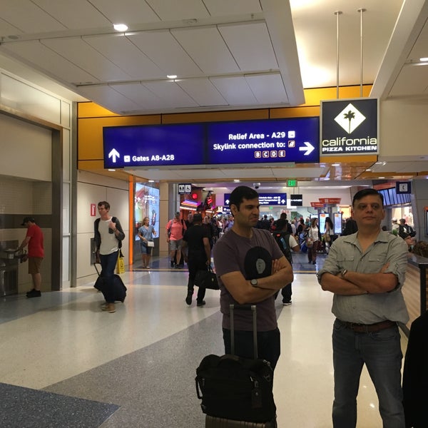 รูปภาพถ่ายที่ Terminal A โดย Andrew T. เมื่อ 6/21/2019