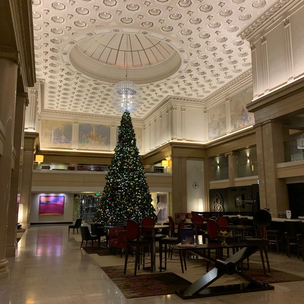 Foto scattata a Renaissance Denver Downtown City Center Hotel da Andrew T. il 12/26/2018