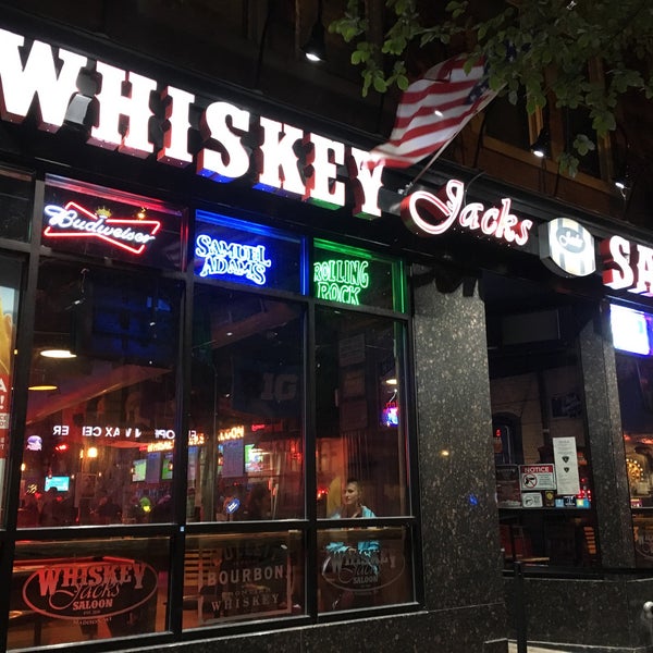 Снимок сделан в Whiskey Jacks Saloon пользователем Andrew T. 8/25/2018