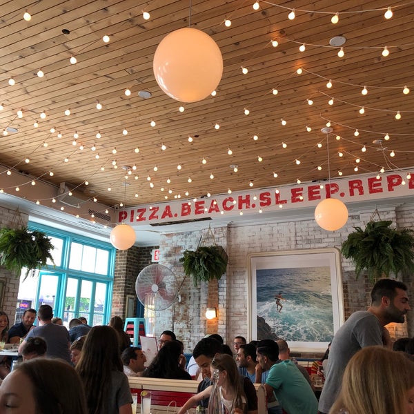 6/9/2018 tarihinde Francine K.ziyaretçi tarafından Pizza Beach'de çekilen fotoğraf