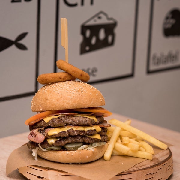 XXXL burger 💪💪💪 большой, очень вкусный и сочный - сказка просто!