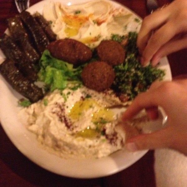 3/30/2014 tarihinde Ikram N.ziyaretçi tarafından Jerusalem Middle East Restaurant'de çekilen fotoğraf