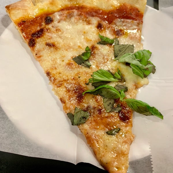 Снимок сделан в Di Fara Pizza пользователем Scott B. 8/31/2019