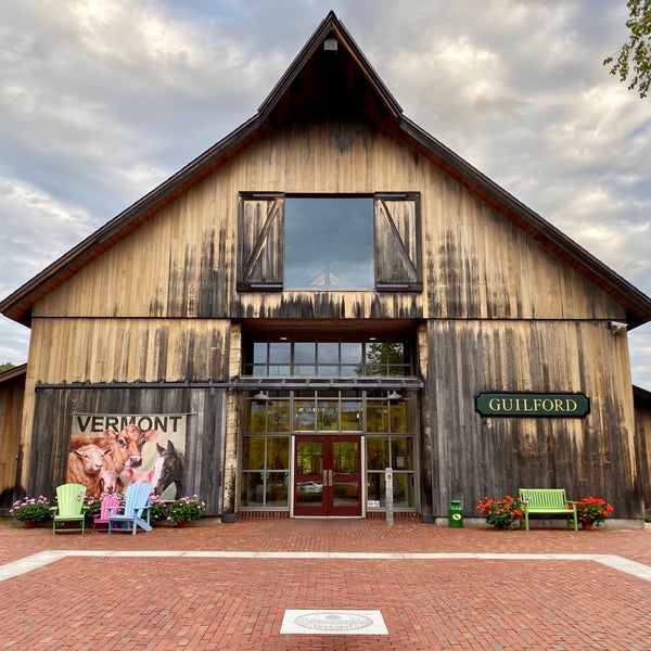 Foto diambil di Vermont Welcome Center oleh Scott B. pada 9/30/2019