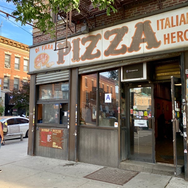Foto tirada no(a) Di Fara Pizza por Scott B. em 8/31/2019