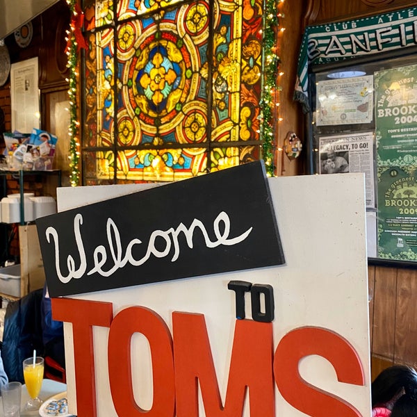 Снимок сделан в Tom&#39;s Restaurant пользователем Scott B. 2/9/2020