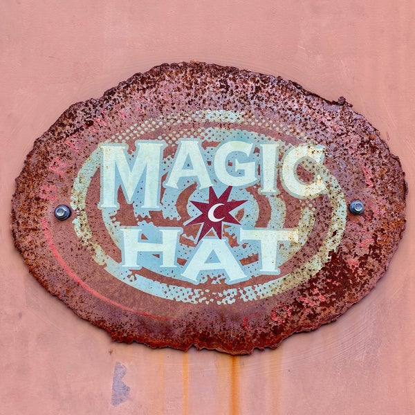 Das Foto wurde bei Magic Hat Brewing Company von Scott B. am 10/1/2019 aufgenommen
