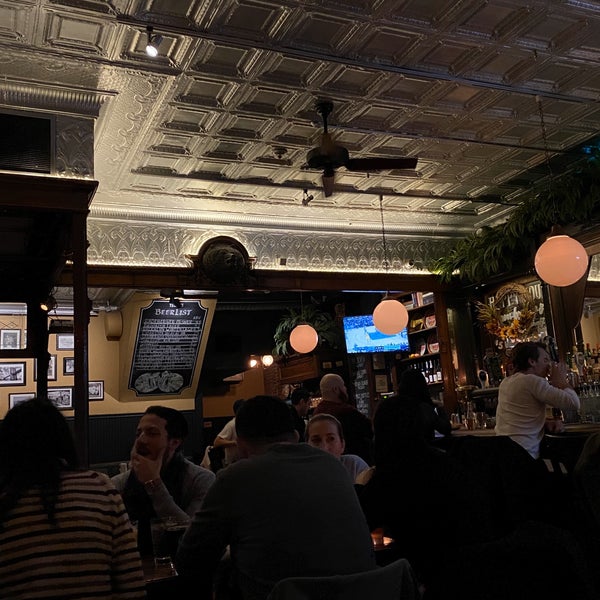 Foto tomada en Teddy&#39;s Bar &amp; Grill  por Scott B. el 11/16/2019