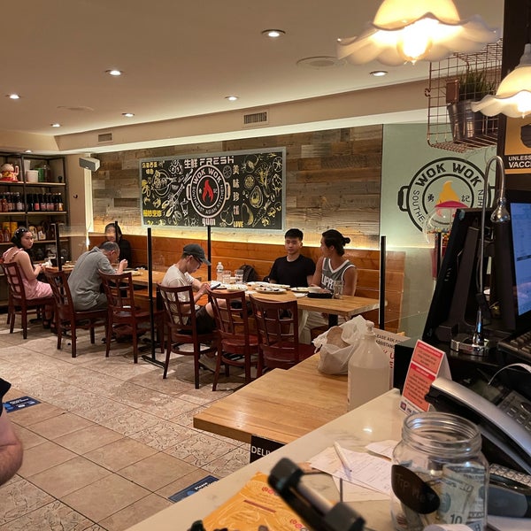 7/19/2021 tarihinde Ian C.ziyaretçi tarafından Wok Wok Southeast Asian Kitchen'de çekilen fotoğraf