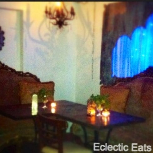 Foto scattata a Eclectic Eats Restaurant Lounge &amp; Garden da Eclectic Eats R. il 4/5/2013