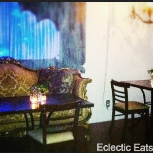 Foto scattata a Eclectic Eats Restaurant Lounge &amp; Garden da Eclectic Eats R. il 4/5/2013