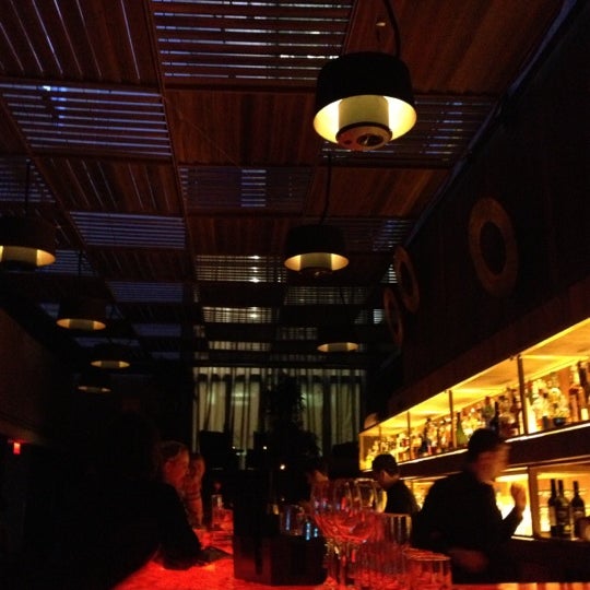 Foto tirada no(a) Plateau Lounge por Arjun em 10/12/2012