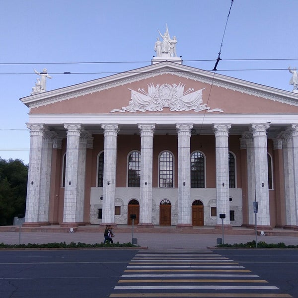 новосибирск здание театра оперы и балета. саратовский академический театр оперы и балета основан в 1803. новосибирский театр оперы и балета сообщение. что такое опера и балет 2 класс. театр оперы и балета презентация.