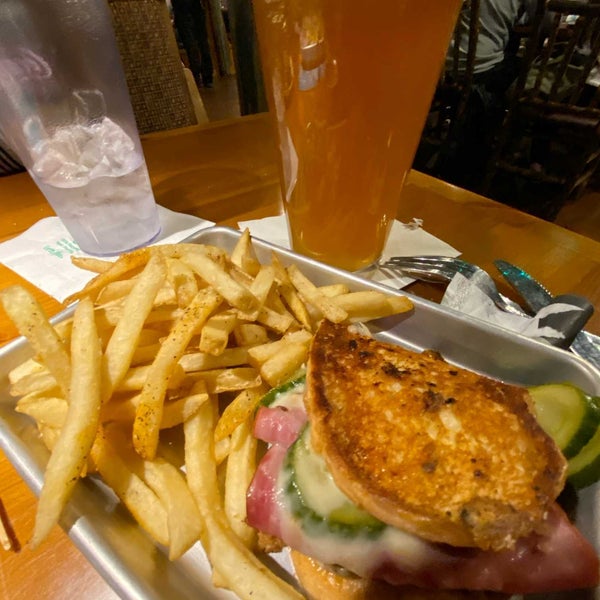 Camp Critter Bar & Grille at Great Wolf Lodge 10 tips from 396 visitors