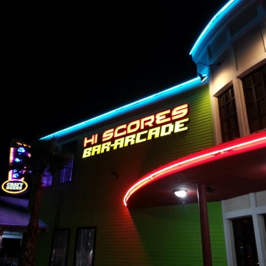 Снимок сделан в Hi Scores Bar-Arcade пользователем Gary R. 11/24/2012