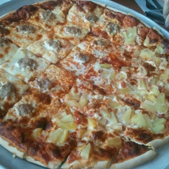 Das Foto wurde bei Steve&#39;s Pizza von Sami K. am 10/12/2012 aufgenommen