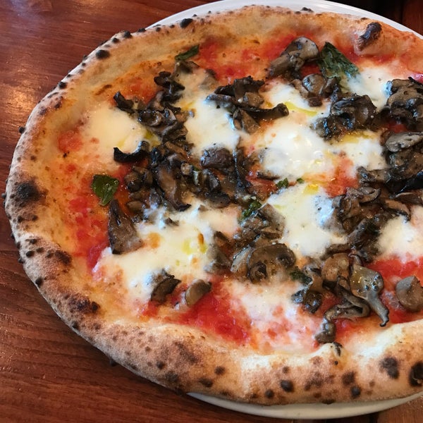 Foto tomada en Spacca Napoli Pizzeria  por Merve Ş. el 10/23/2021