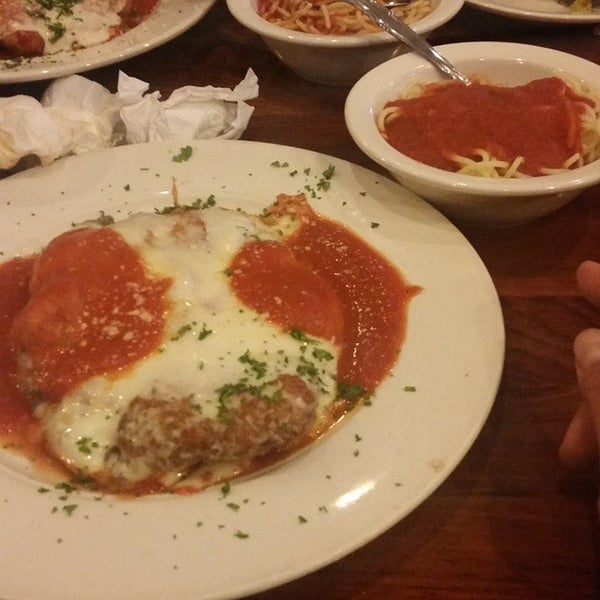 Das Foto wurde bei Mazzella&#39;s Italian Restaurant von Lyman C. am 11/27/2014 aufgenommen