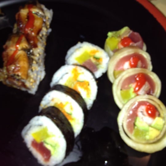 รูปภาพถ่ายที่ Kampai Sushi Bar โดย Heidi P. เมื่อ 10/23/2012