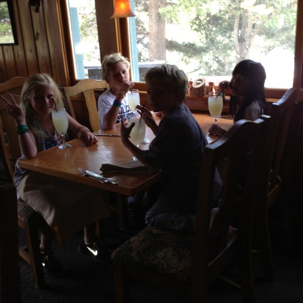 Foto diambil di The Lakefront Restaurant oleh Priscilla R. pada 7/10/2013