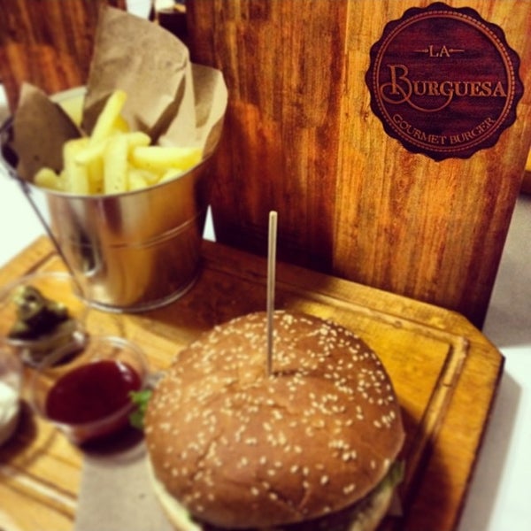 10/17/2013 tarihinde Rikis G.ziyaretçi tarafından La Burguesa Hamburguesa Gourmet'de çekilen fotoğraf