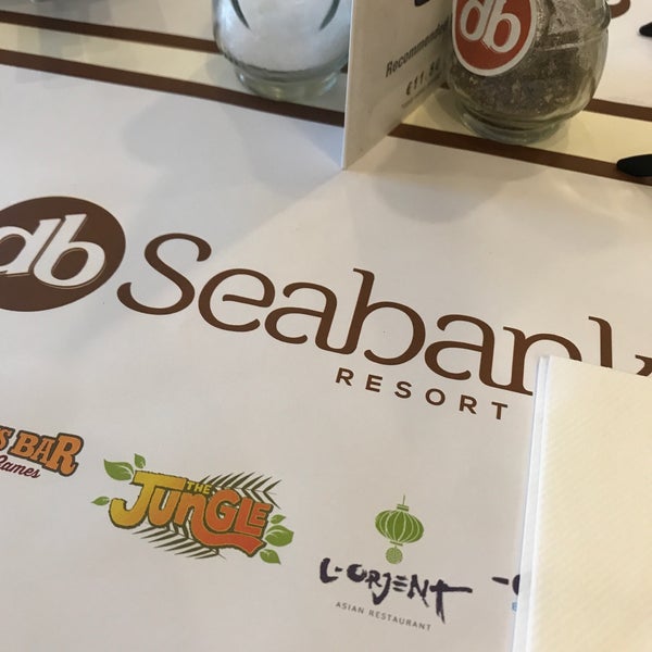 รูปภาพถ่ายที่ Seabank Resort &amp; Spa โดย Richard S. เมื่อ 6/26/2019