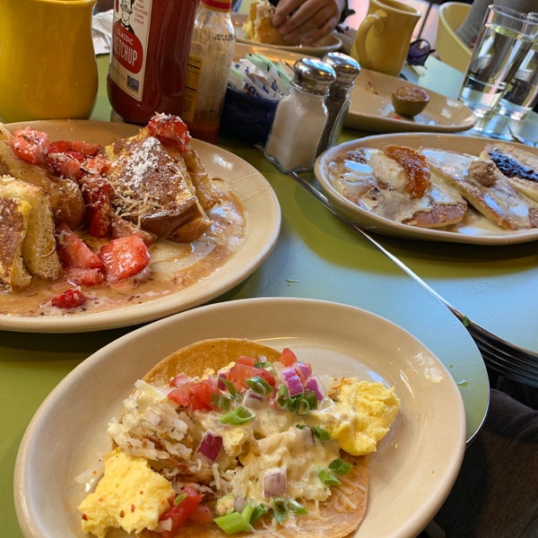 Photo taken at Snooze, an A.M. Eatery by Mohammed on 8/17/2019