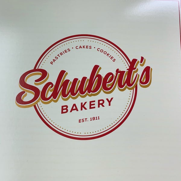 Снимок сделан в Schubert’s Bakery пользователем Catherine 6/15/2019