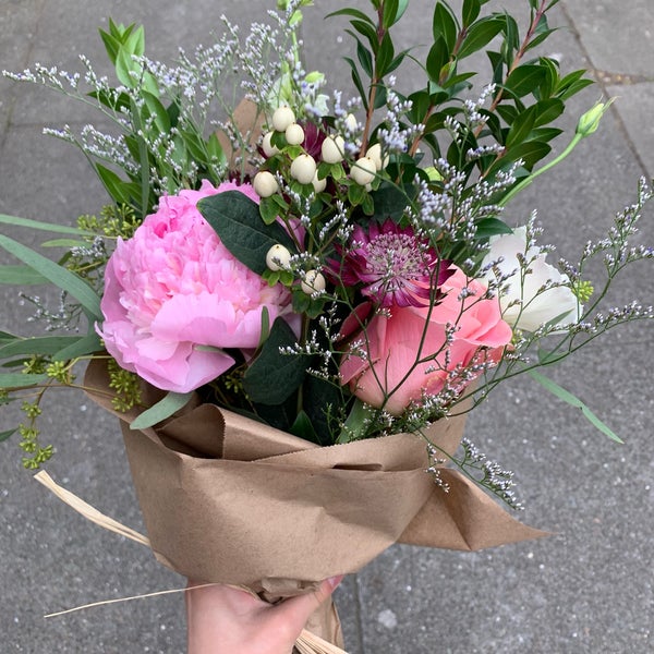 Das Foto wurde bei Le Bouquet Flower Shop von Catherine am 5/11/2019 aufgenommen